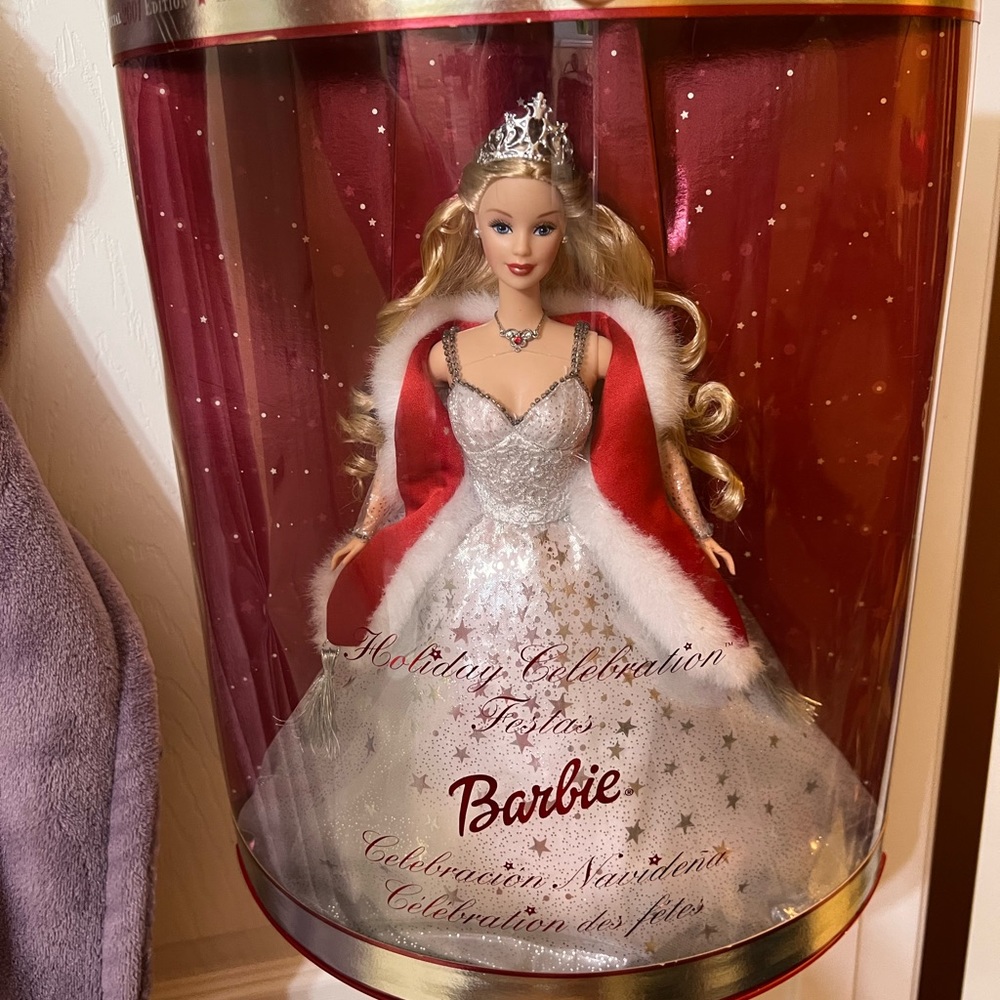 Holiday Barbie 2001New in box
